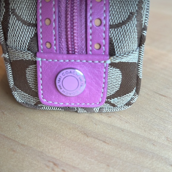 COACH Signature Mini Bag Travel Makeup wristlet - Picture 2 of 9